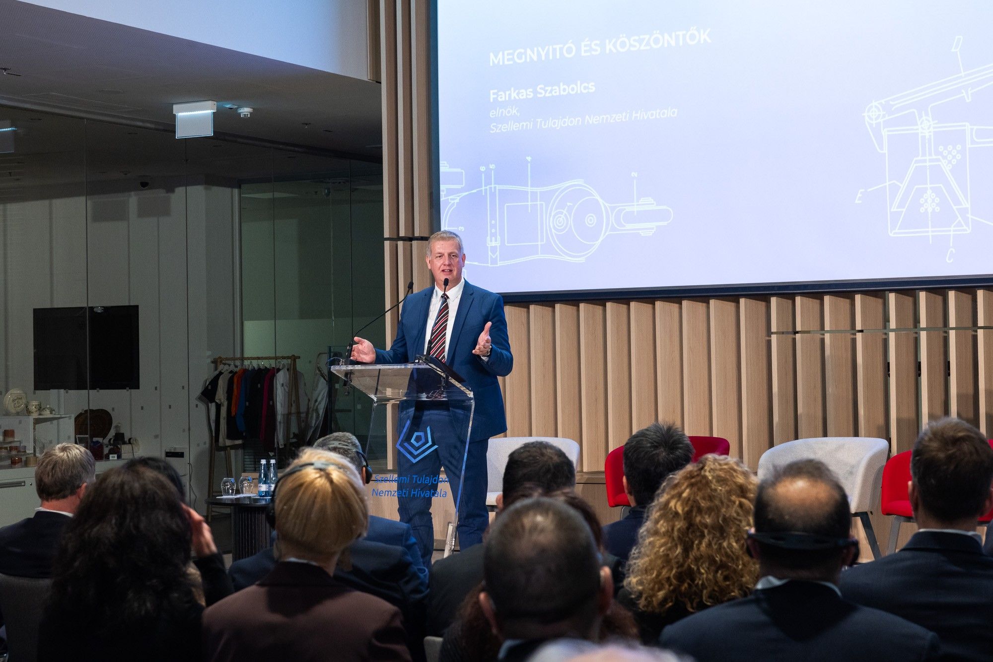 Sto trzydzieści lat w służbie innowacji i własności przemysłowej Węgierskiego Urzędu do spraw Własności Intelektualnej