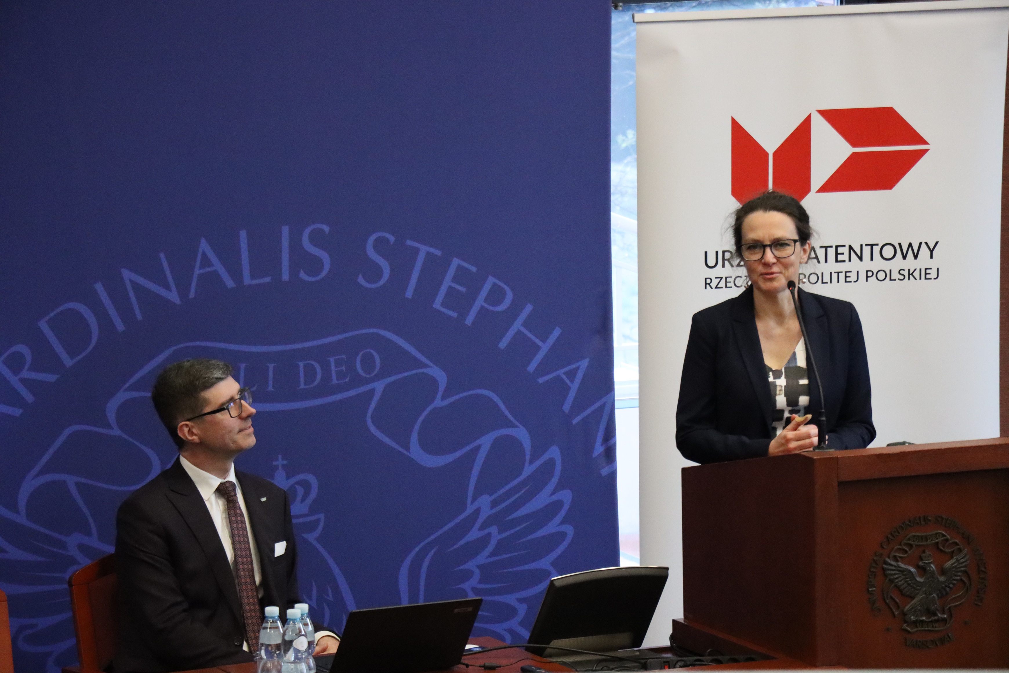 Konferencja pod tytułem Od AI do kwantów. Przełomowe technologie a system ochrony własności intelektualnej zorganizowana przez Urząd Patentowy RP i Uniwersytet Kardynała Stefana Wyszyńskiego w Warszawie