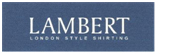 Granatowy poziomy prostokąt zawierający białe napisy drukowanymi literami najpierw duży napis Lambert a pod nim London Style Shirting