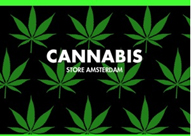Na tle czarnego poziomego prostokąta wiele zielonych liści marihuany o siedmiu blaszkach oraz biały napis CANNABIS STORE AMSTERDAM