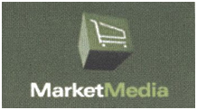 Na tle zielonego prostokąta zielony sześcian z białym wózkiem sklepowym poniżej napis MarketMedia słowo Market białe słowo Media zielone